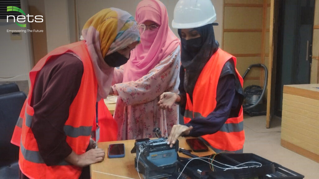 Empowering Future Telecom Leaders: Fiber Optic Training 